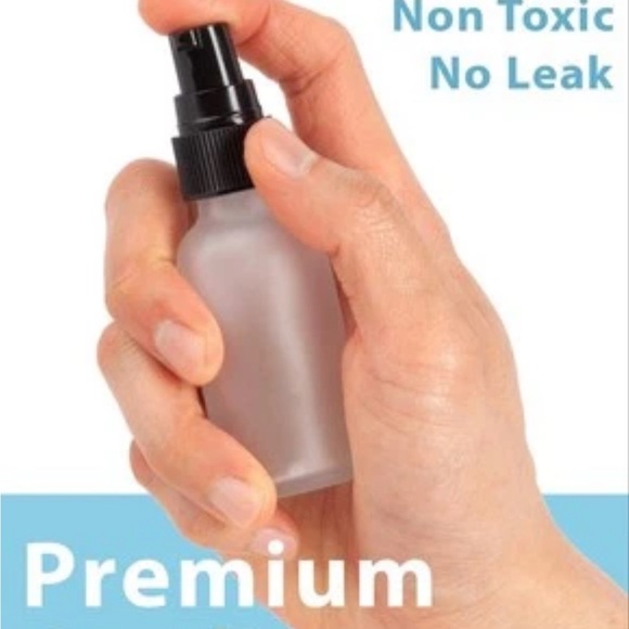 JUVITUS 2 OZ Frosted Clear Glass Boston Round Black Treatment pump bottle (20). - Picture 4 of 6